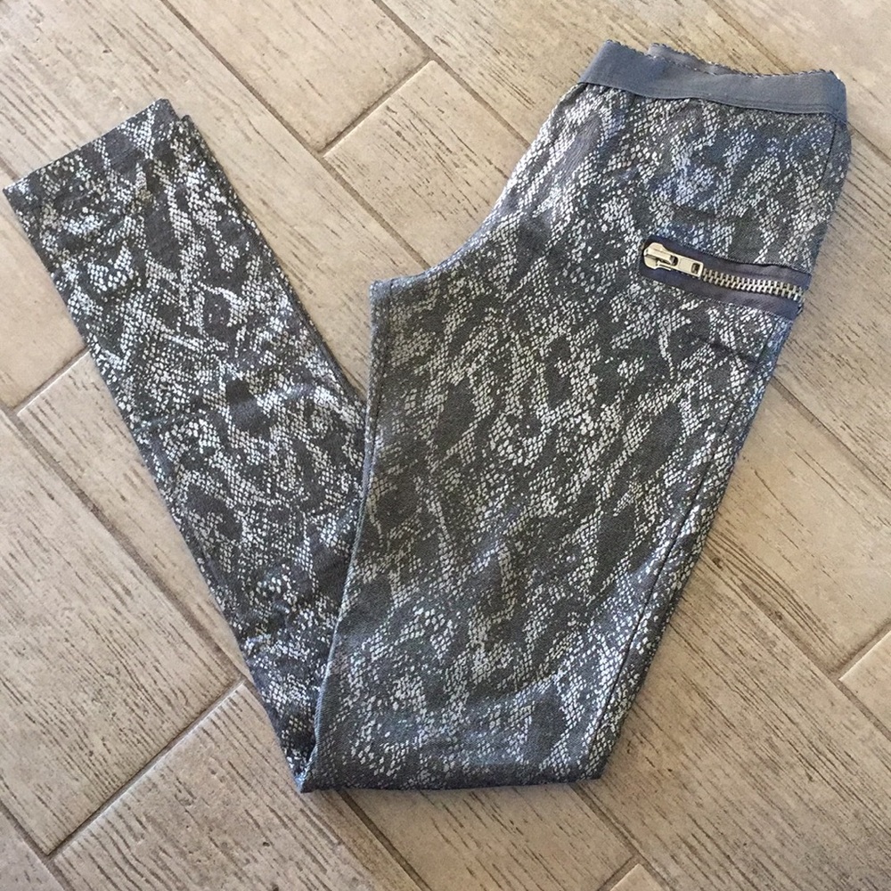6126  Leggings by Lindsay Lohan